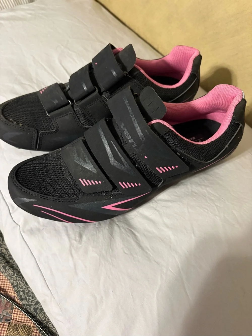 Size 8 women’s cycling shoes